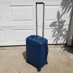 Suitcase  - Hard Case Carry On Size With Lock And USB Charging Port