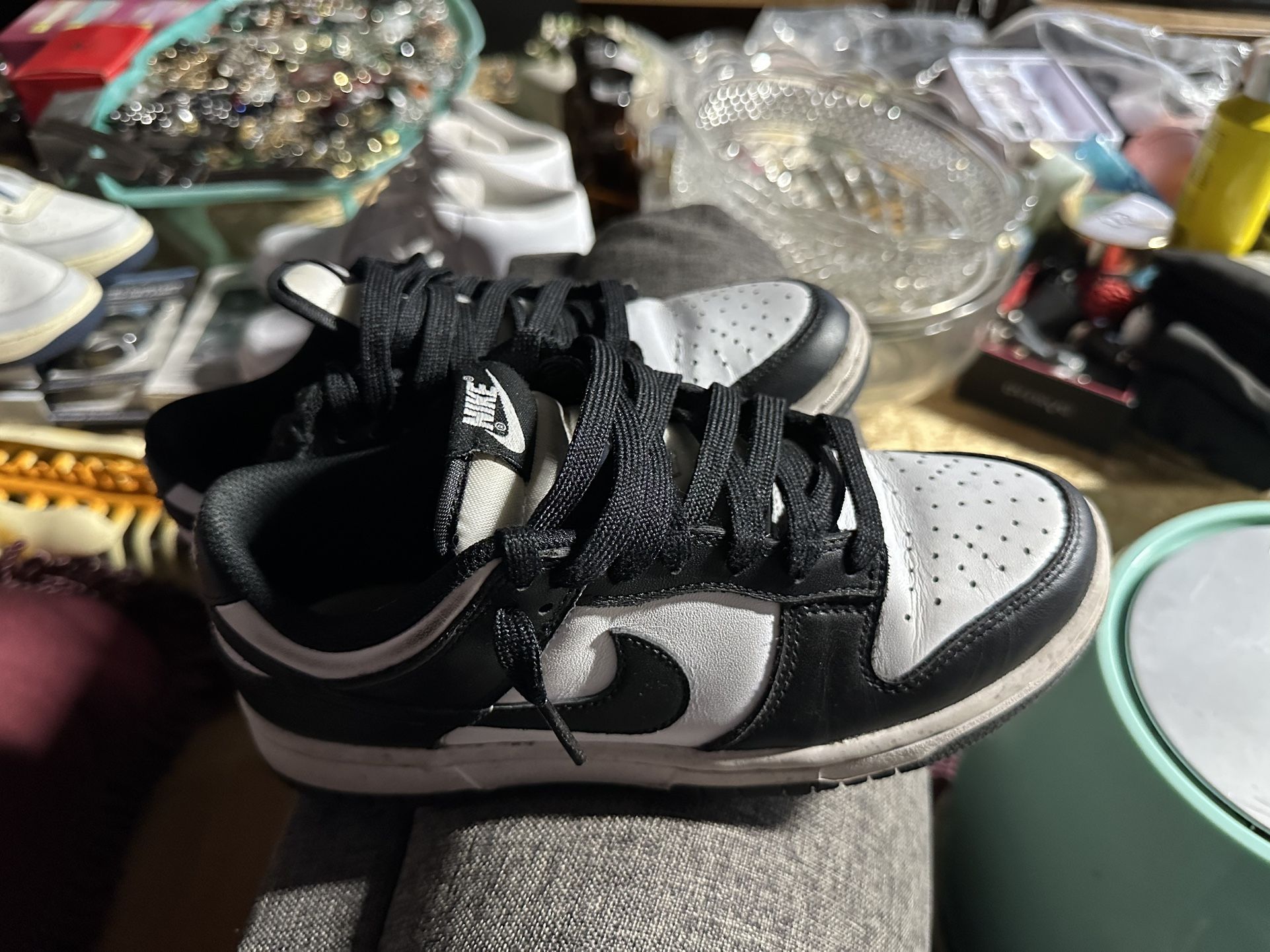 NIKE TENNIS SHOES FOR MEN OF WOMEN - Size 6.5 - No Low Ball - Good Condition