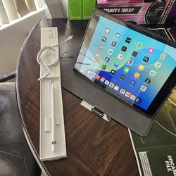 iPad 2021 (9th gen) 64gb AND 1st gen Apple pencil