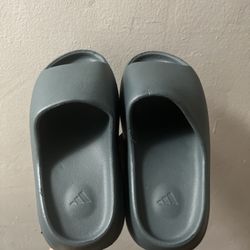 Affordable Yeezy Slides, Color Grey Size 10 In Men