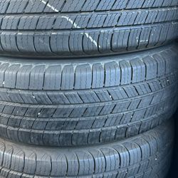 Set Of Tires (4) 205-60-16 Michelin