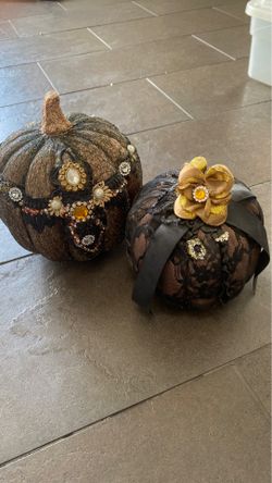 Fall pumpkin decor
