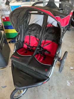 Double jogging stroller