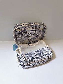 Travel Toiletry Hanging Bag With Mash
