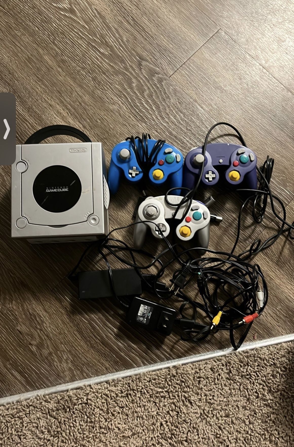 Nintendo GameCube With 3 Controllers Works