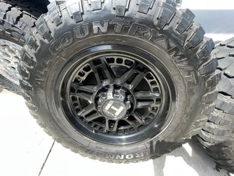 Hostile Wheels Lunatic + 35” Ironman M/T Tires