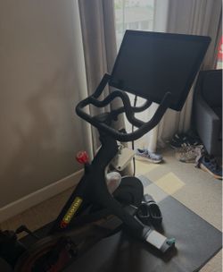 2000 Peloton Bike
