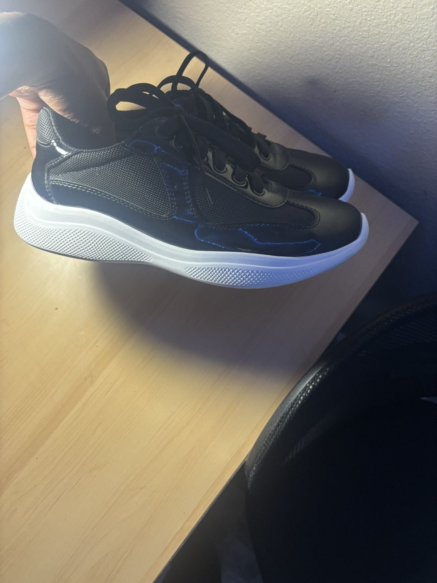 prada cups black/white
