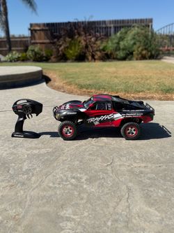 Traxxas Slash RC Off-road race truck