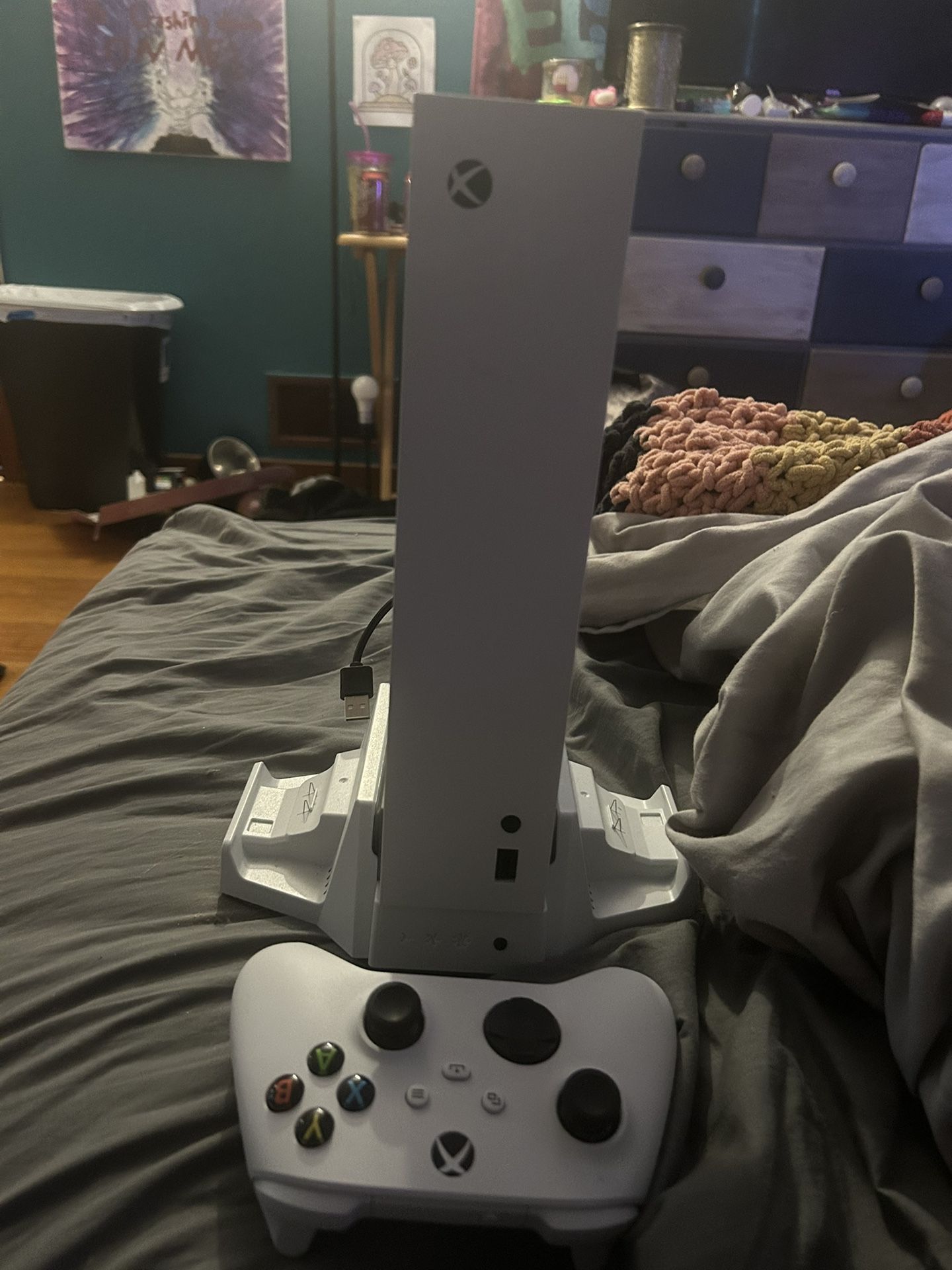 Xbox Series S + Controller + Charging Station