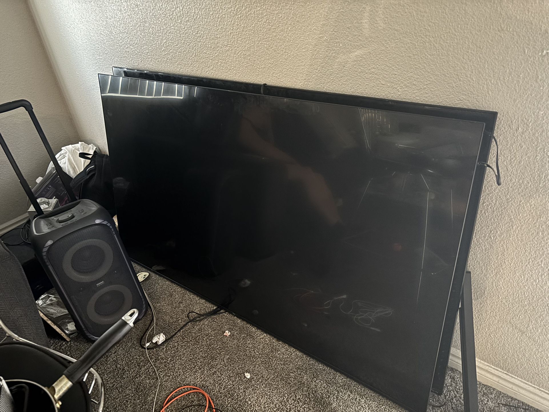 (2) 75” Flatscreen TVs Onn&TCL