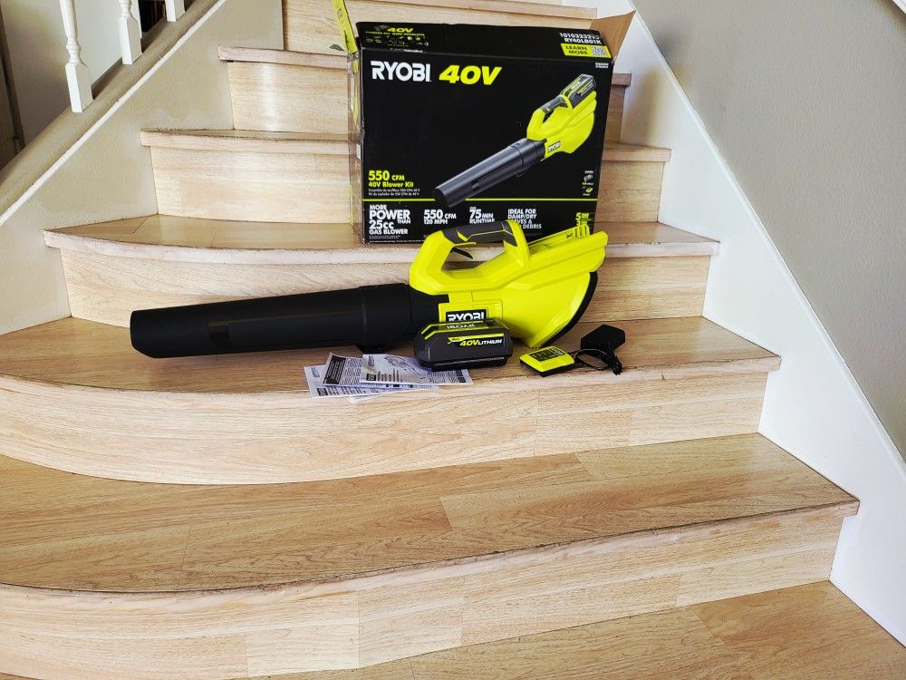 Ryobi 40V 120 MPH 550 CFM Cordless Battery Leaf Blower With 4.0 Ah Battery and Charger