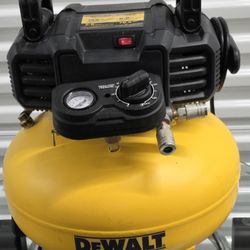 Dewalt 6 gallon pancake air compressor Almost new No low ball offers Pls. Pickup Burien  
