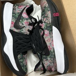 Nike Kyrie low basketball shoe