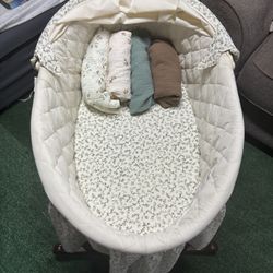 Vintage Bassinet Mint Condition