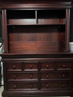 Majestic Double Dresser and Hutch by Muniré Furniture (Original Price ~ $1000) (Make offers)