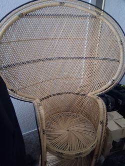 2 fan chairs