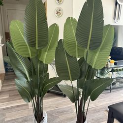 Pretty artificial plant 6 ft tall set of 2 ! Brand New