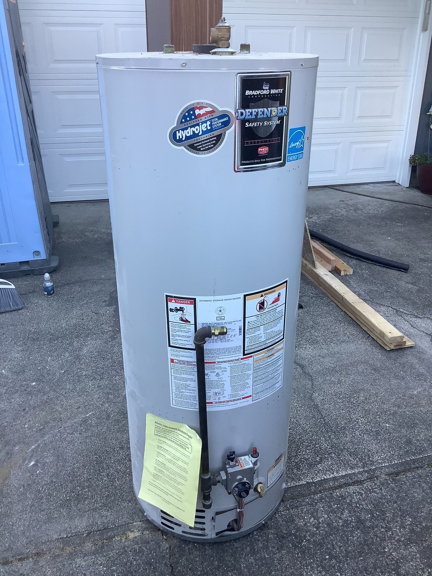 50 Gallon Gas Water Heater (used) Bradford White Model no M45036FBN