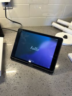 iPad 7th generation / 32 GB / Space Gray color / comes with case and charger! / jailbreakable