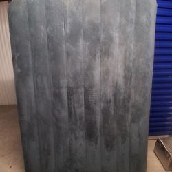 NEW, 10" "INTEX" WATERPROOF, COMFORTABLE, AIR MATRESS WITH BATTERY OPERATED "OZARK TRAIL" PUMP!!!