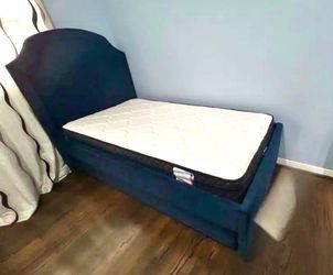 Twin trundle bed. No mattress.
