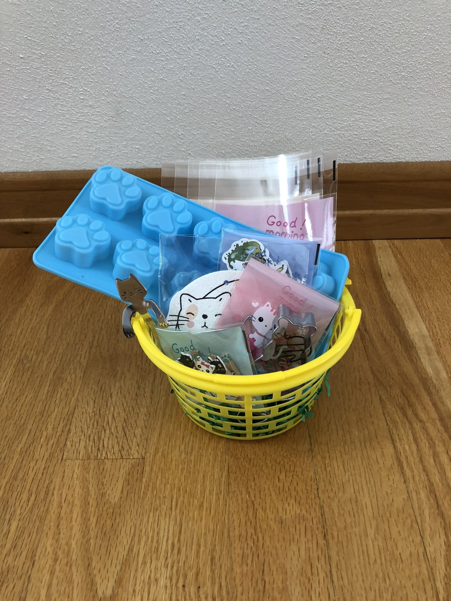 Cat Lovers Basket (yellow)