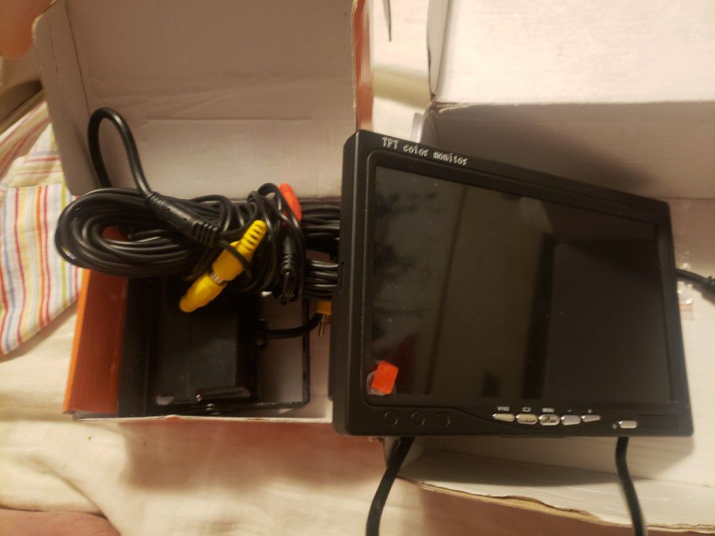Back up camera and 7" monitor New in box