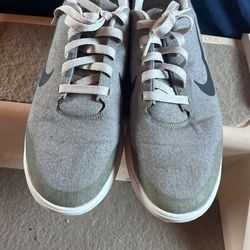 nike shoes Still available