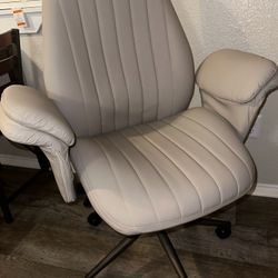 Brand New Padded Office Chair – Never Used