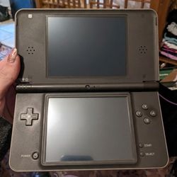 : Like New Nintendo DSi XL