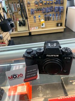 Fuji X-T4 body only