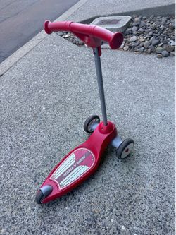 Radio Flyer Grow With Me Beginner Kids' Kick Scooter - Red