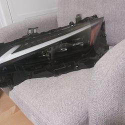 2021 to 2023 Lexus IS 350 Driver Side Headlight