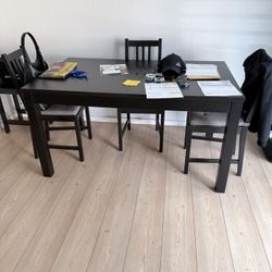 Dinning Room Table With 2 Leafs And 5 Chairs