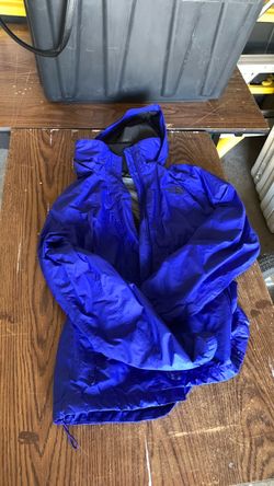 Women’s medium north face rain jacket