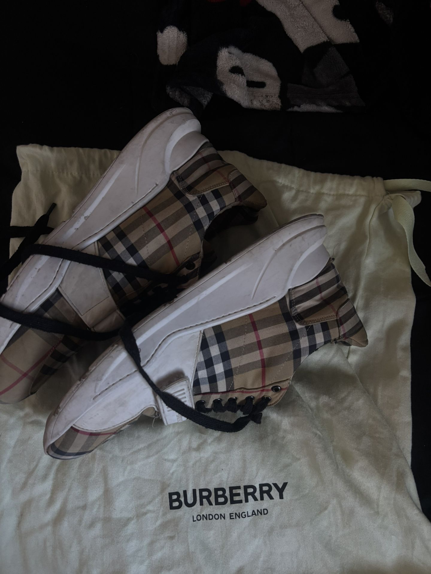 burberry shoes size 44 !