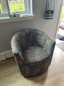 Beautiful modern chair like new