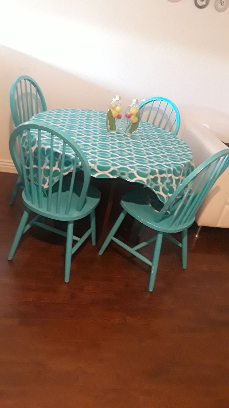 Table with 4 chairs and cover