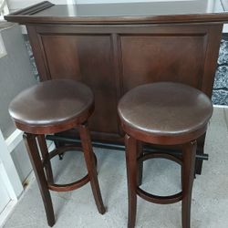 Dry Bar With Two stools