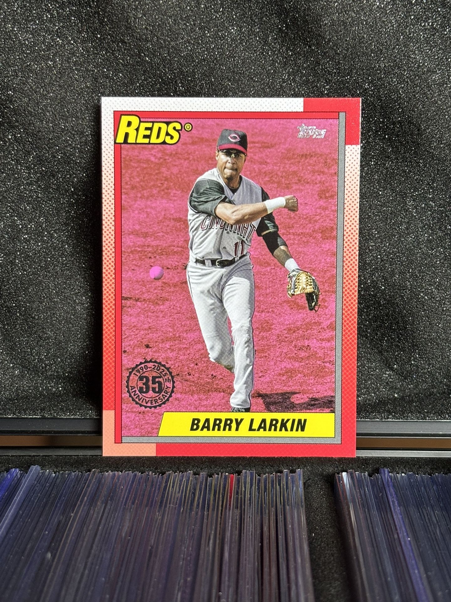 2025 Topps Series 1 Barry Larkin Pink Background Variation