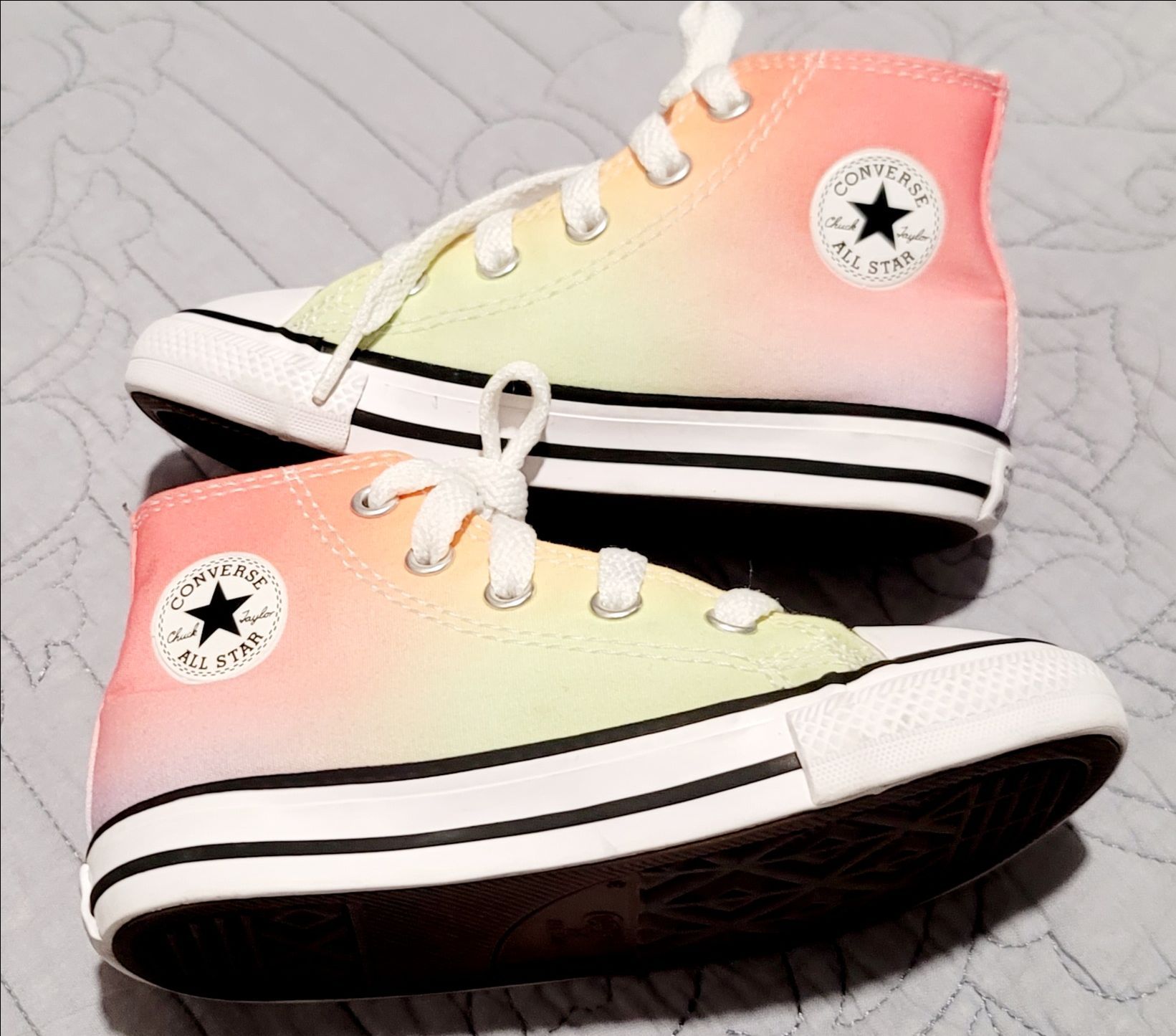 Converse Chuck Taylor All Star High Top Gradient Lace Up US 8