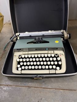 Smith Corona Galaxie Deluxe Portable Typewriter