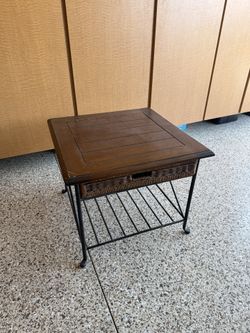 End Table/Nightstand With Pull Out Drawers