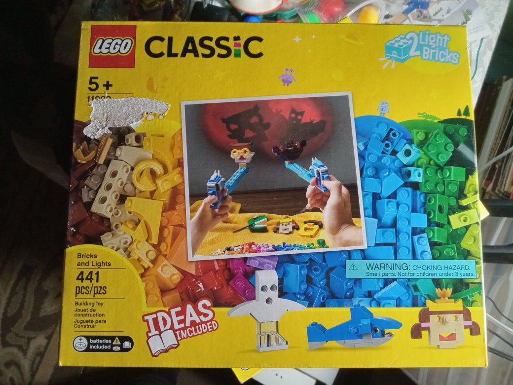 LEGO Classic Bricks and Lights 441 pcs
