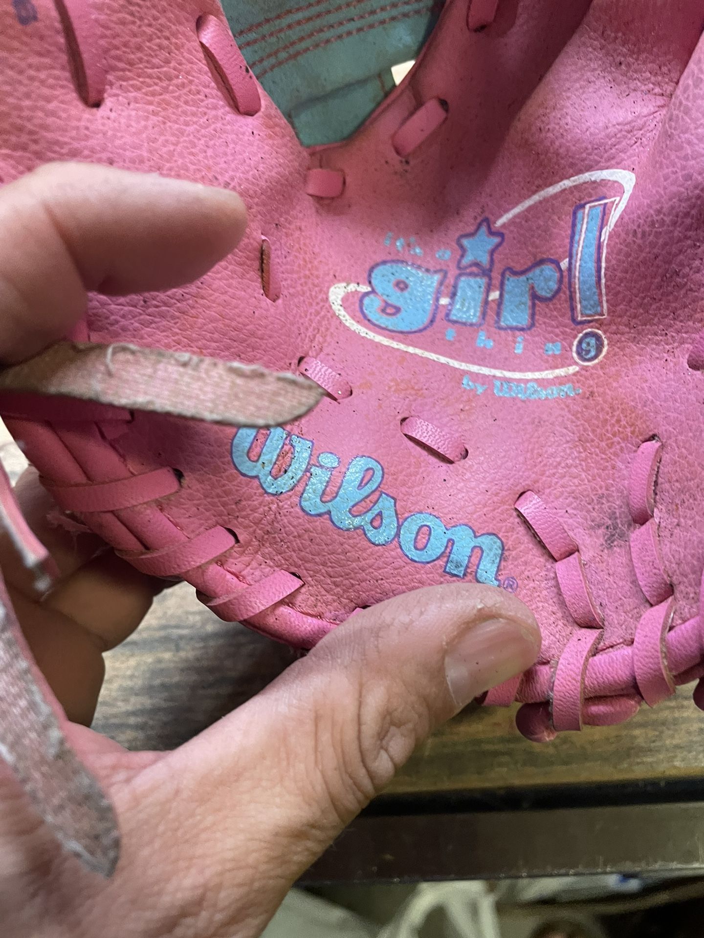 Wilson girls glove size 10 kids  