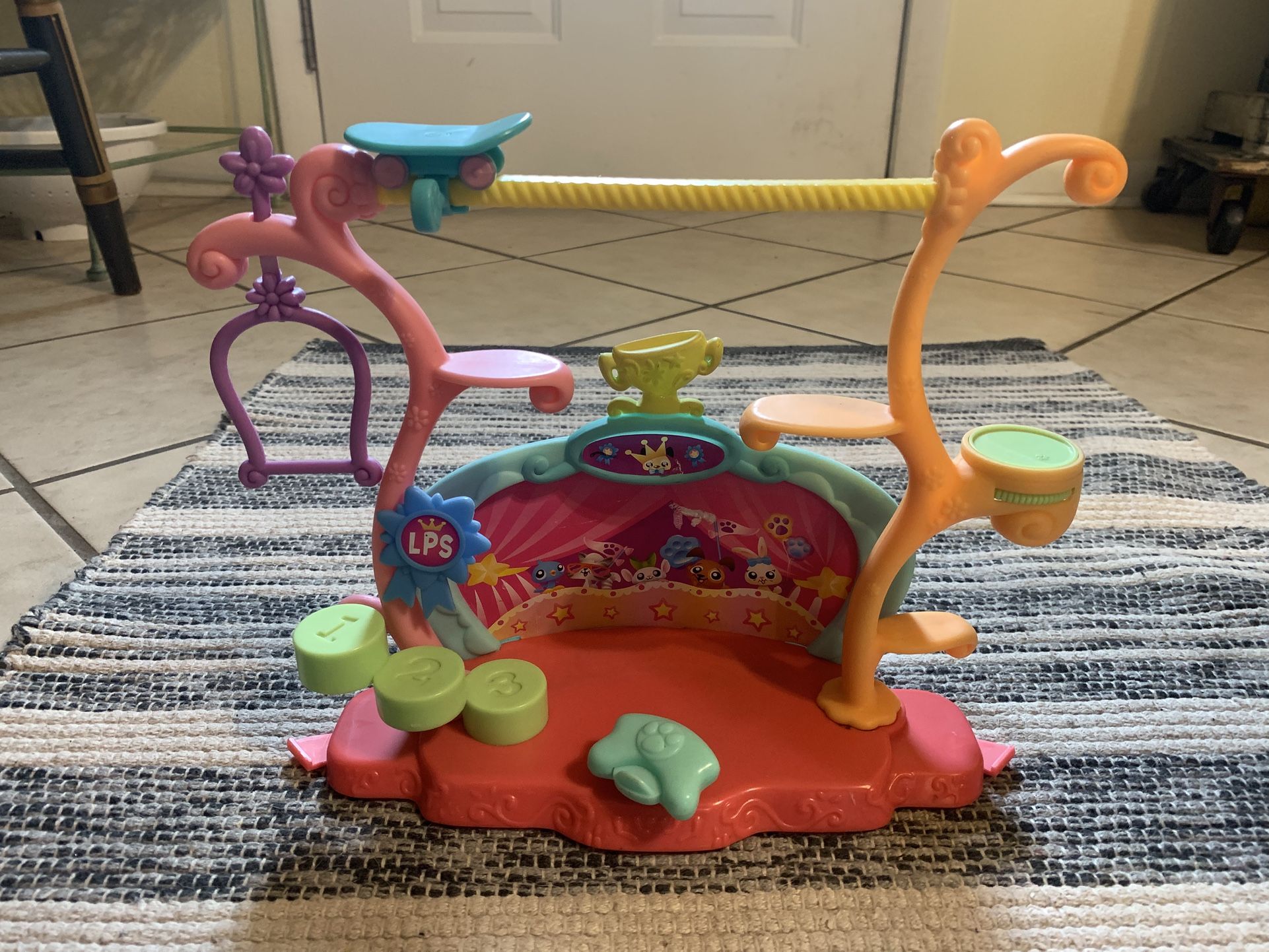 Hasbro Littlest Pet Shop Tricks & Talents Show Circus Magnetic Playset - No Accessories 