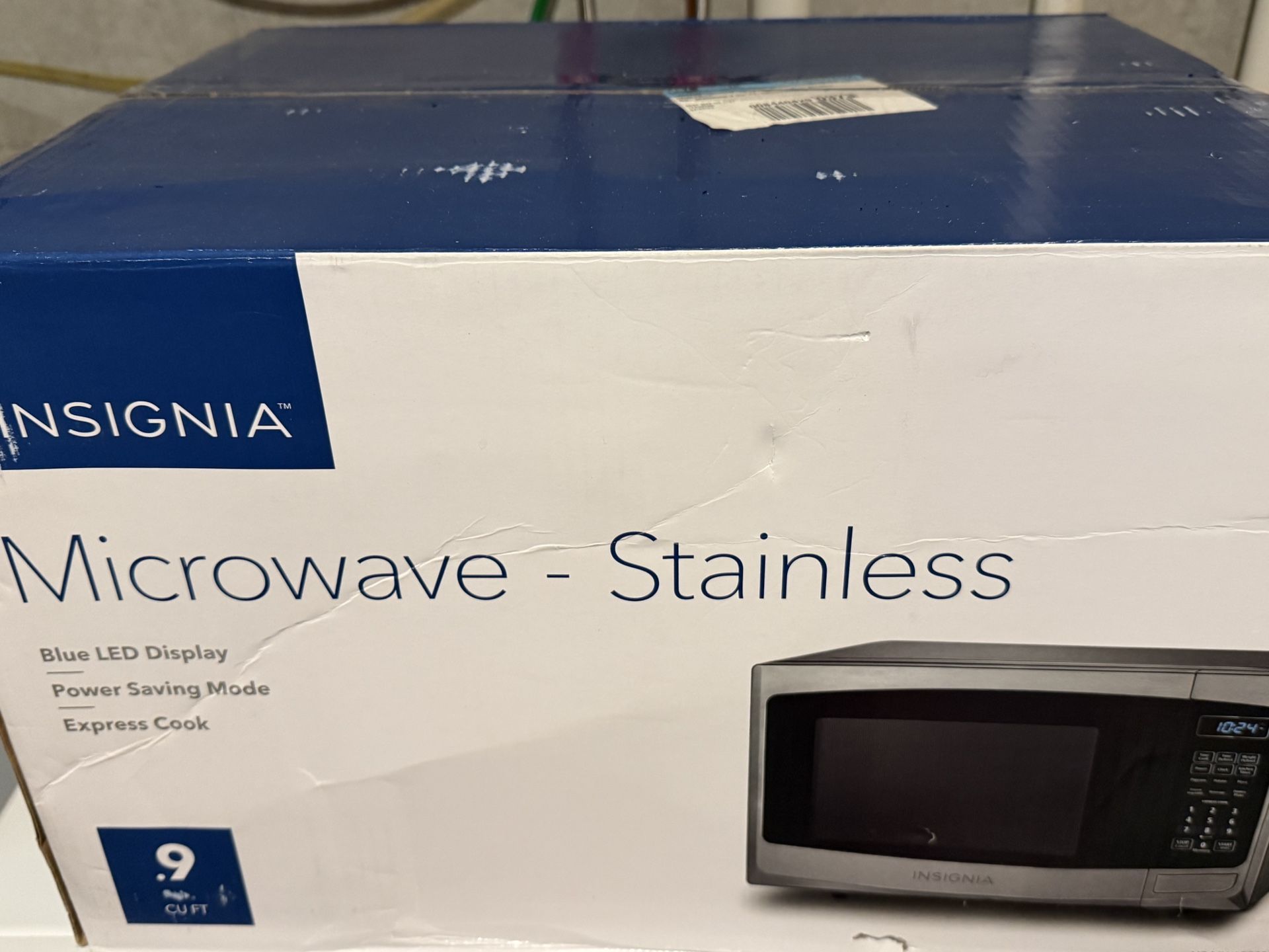Insignia Stainless Steel Microwave (0.9 Cubic Ft) *NEW*