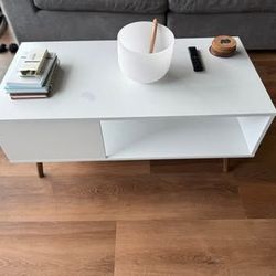 Modern White Coffee Table – Minimalist & Stylish
