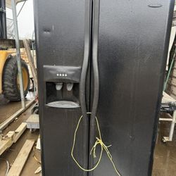 Frigidaire Refrigerator 
